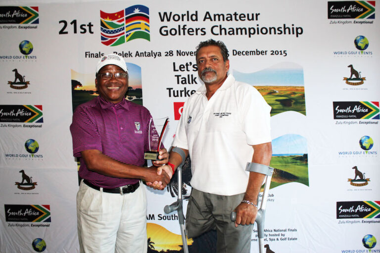 Robin Singh receives his trophy from Arthur Mzimela of World Golf Events SA and TEAM SA Captain.