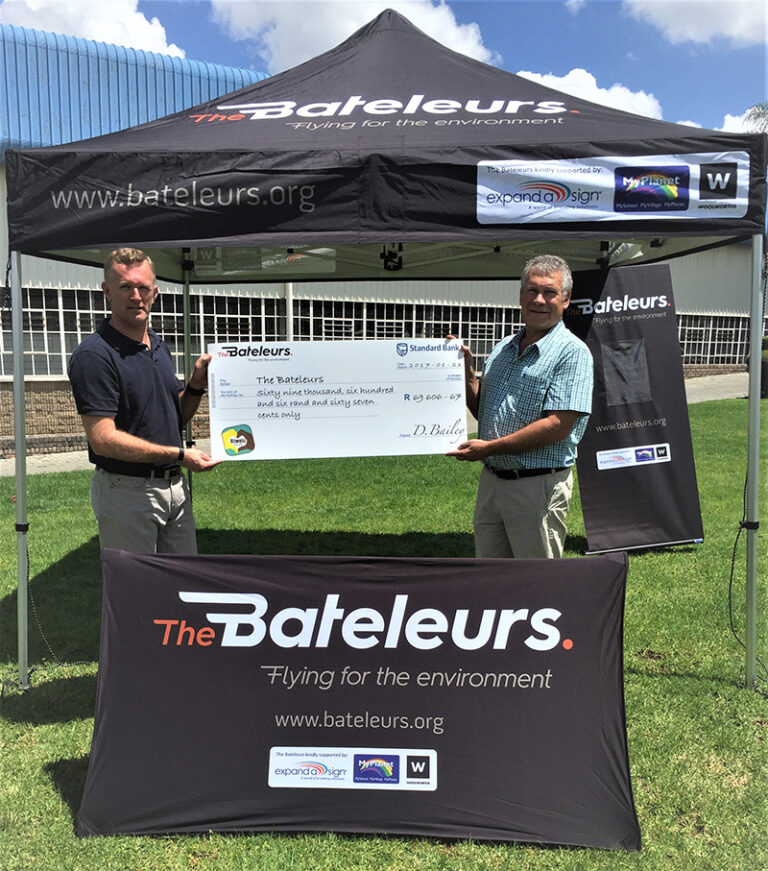 The Bateleurs welcome generous donation Don Bailey (CEO Expand a Sign) presents the cheque to Bateleurs Chairman, Sven Kerher.