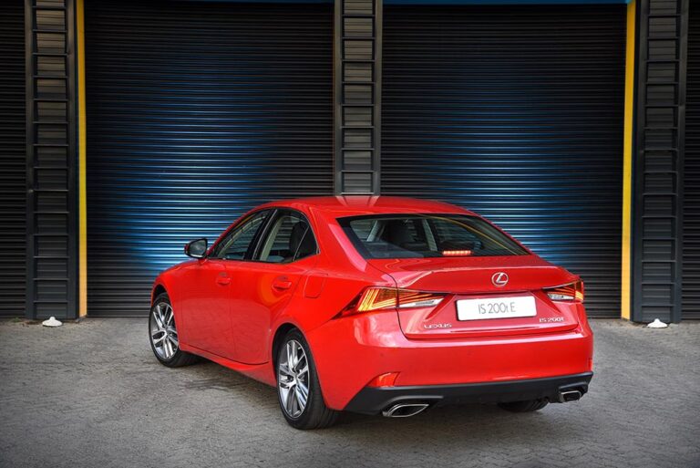 LEXUS IS 200t