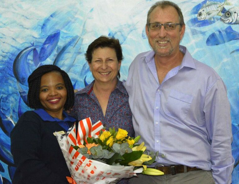 Marine Educators: Zama Shandu presenting Jone Porter with flowers and SAAMBR CEO Dr Larry Oellermann.