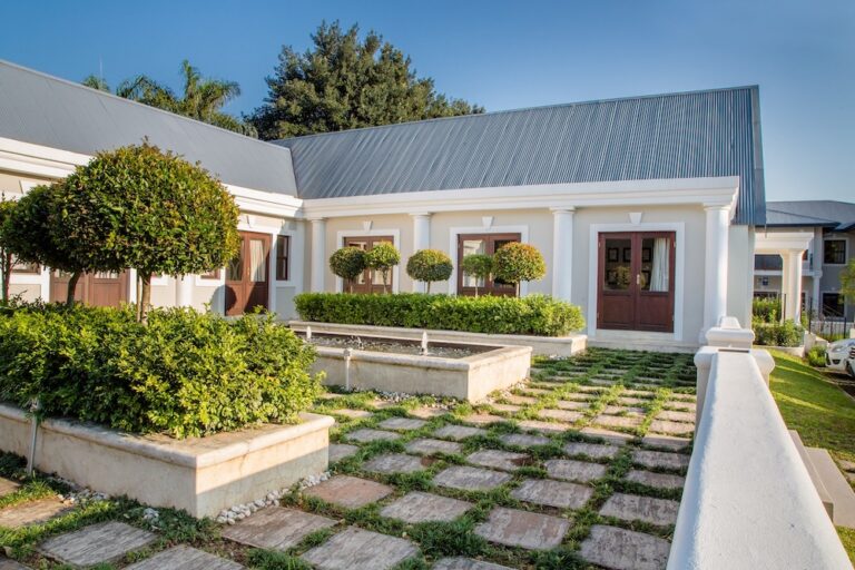 Stonewealth: Expertise, independence and trust The Kloof head office of Stone Wealth Management