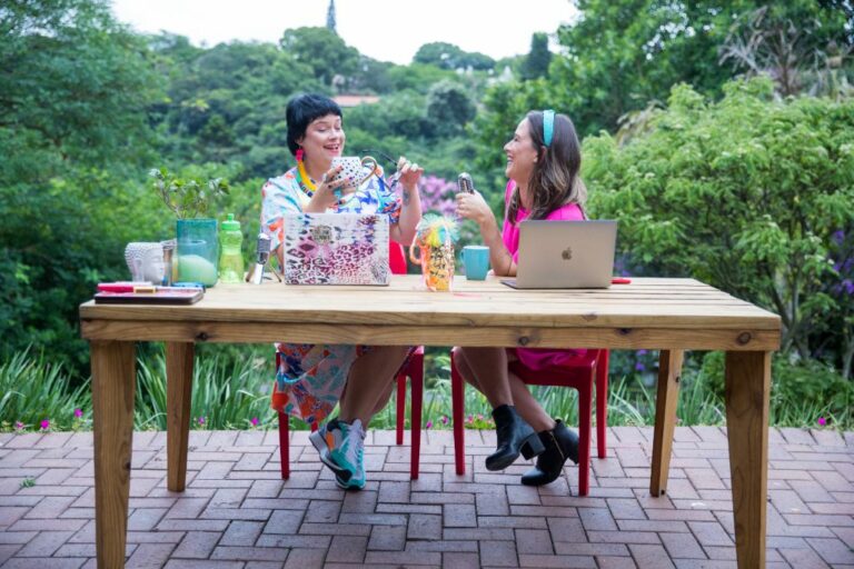 The Beautiful Mess with Jane & Jess – Episode 1